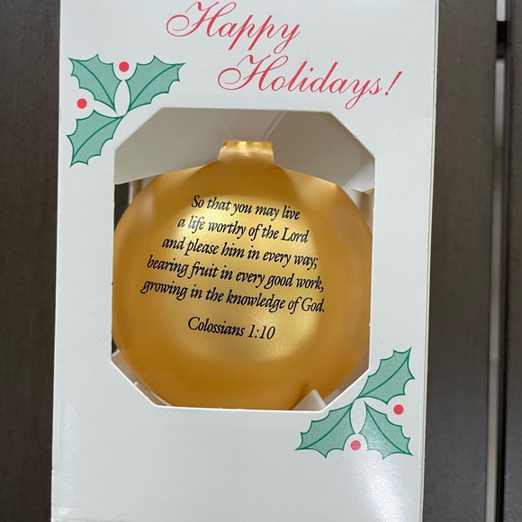 NIB HAPPY HOLIDAYS SHATTERPROOF ORNAMENTS WITH SCRIPTURE IMPRINT!! - Picture 3 of 8